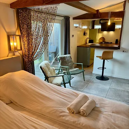 Apartment Wanderlust - Vlakbij - Omheinde Privetuin *