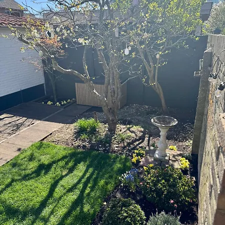 Wanderlust - Vlakbij - Omheinde Privetuin شقة