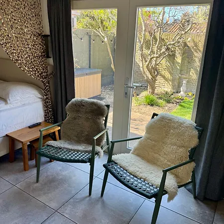 Wanderlust - Vlakbij - Omheinde Privetuin *