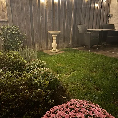 Wanderlust - Vlakbij - Omheinde Privetuin شقة