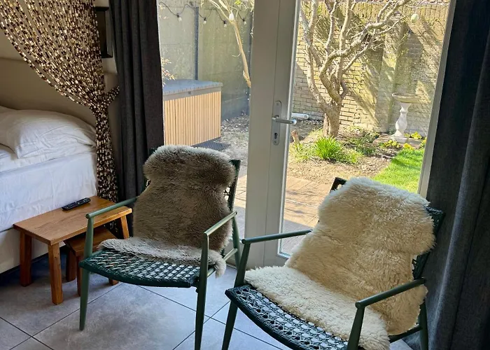 Wanderlust - Vlakbij - Omheinde Privetuin *