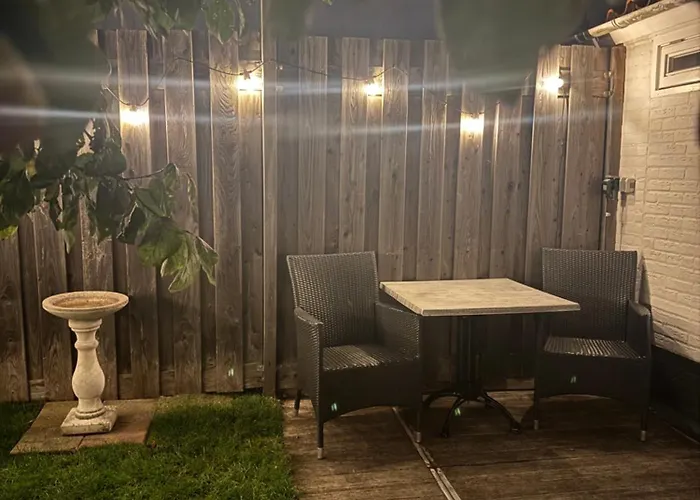 Wanderlust - Vlakbij - Omheinde Privetuin *